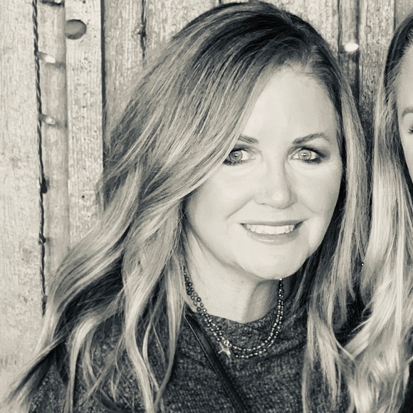 Meet your Posher, Kelli - Picture 1 of 1